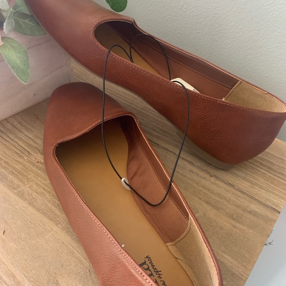 Womens Cognac Flats - Picture 4 of 4